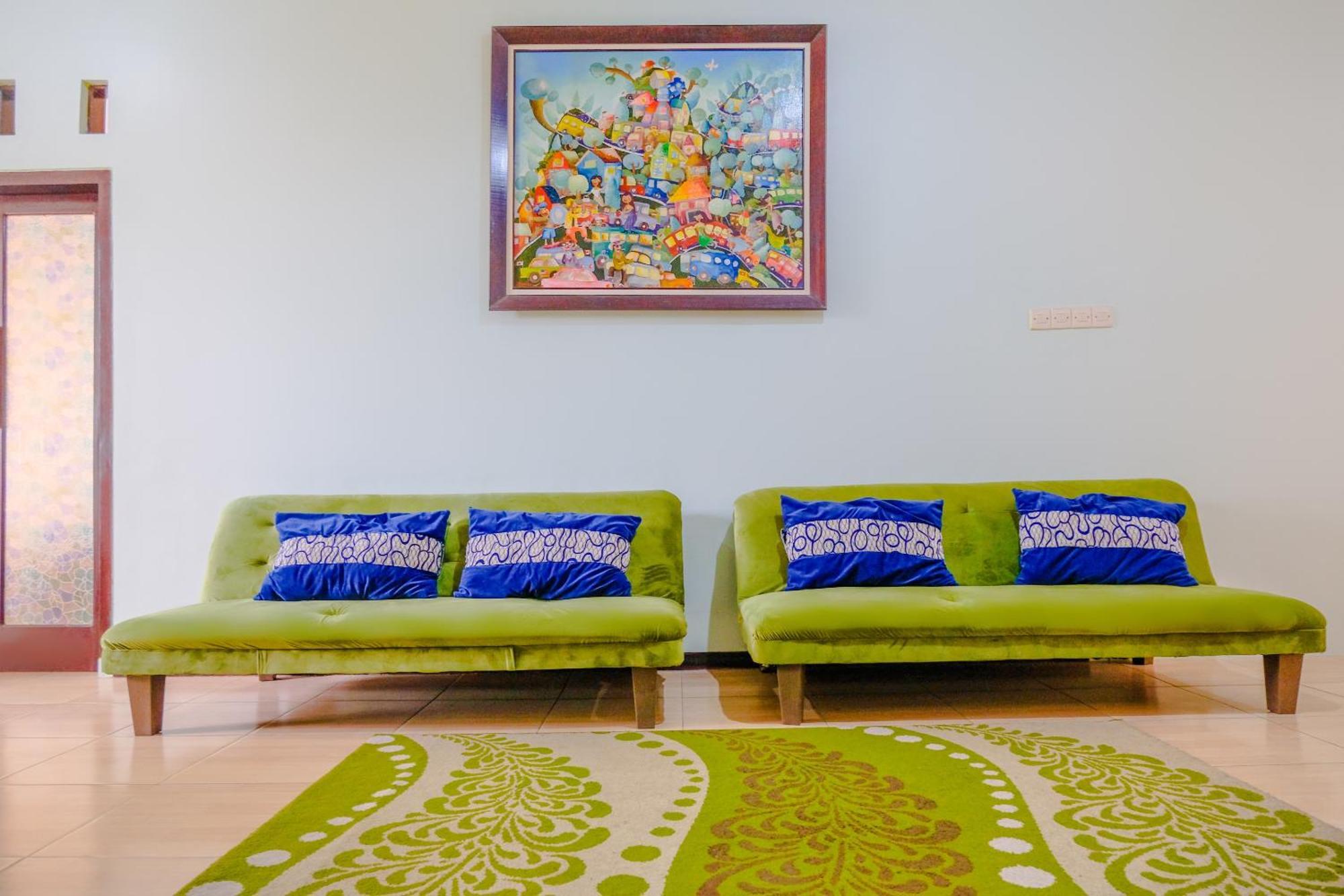 Oyo 2376 Tiara Family Residence Batu  Exterior photo